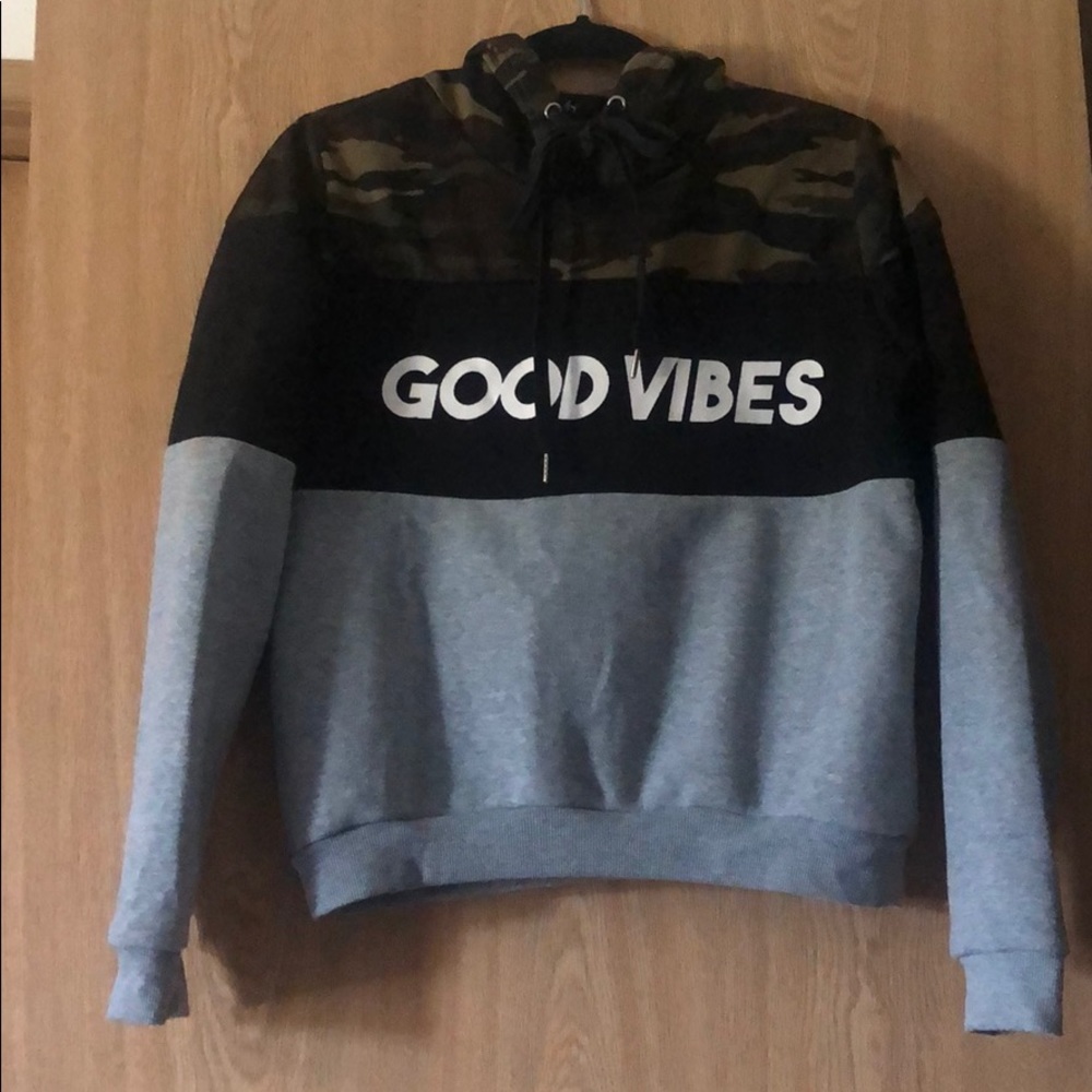 GOOD VIBES CAMO HOODIE